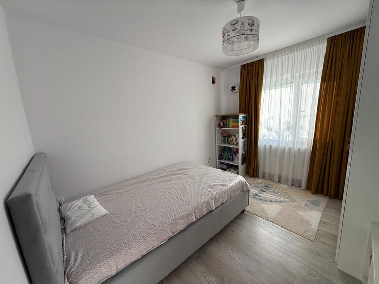 Apartament cu 3 camere decomandat în Nicolina
