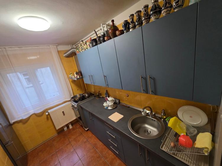 Apartament cu 3 camere decomandat în Tineretului