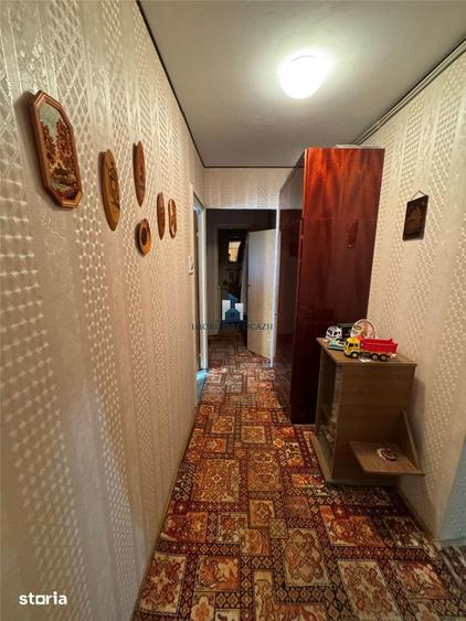 Apartament cu 4 camere decomandat în Berceni