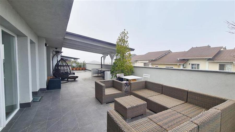 Penthouse cu 3 camere decomandat, mobilat în Girocului