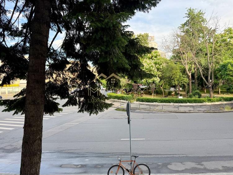Birou, de 25 mp, în P-ța Dorobanți