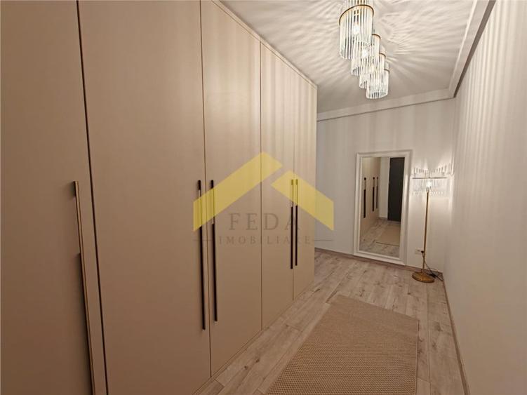 Apartament cu 3 camere semidecomandat în Central