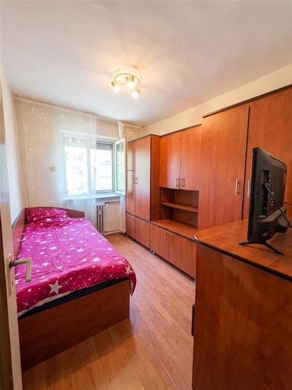 Apartament cu 3 camere semidecomandat în Nufărul