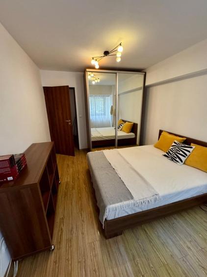 Apartament cu 3 camere decomandat, mobilat în Alexandru Obregia
