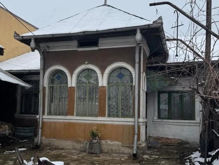 Casă cu 3 camere cu Teren 350 Mp în Central