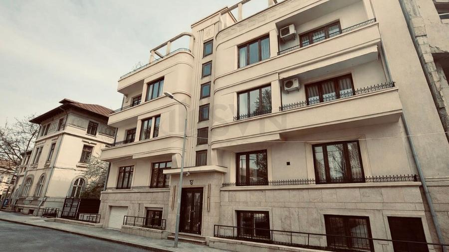 Apartament cu 4 camere semidecomandat în Armeneasca