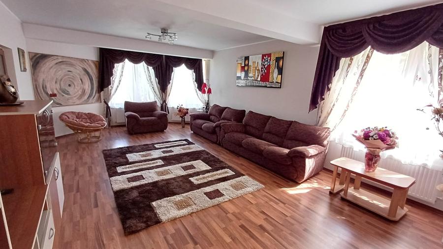 Casă individuală cu 6 camere cu Canalizare în Micro 16