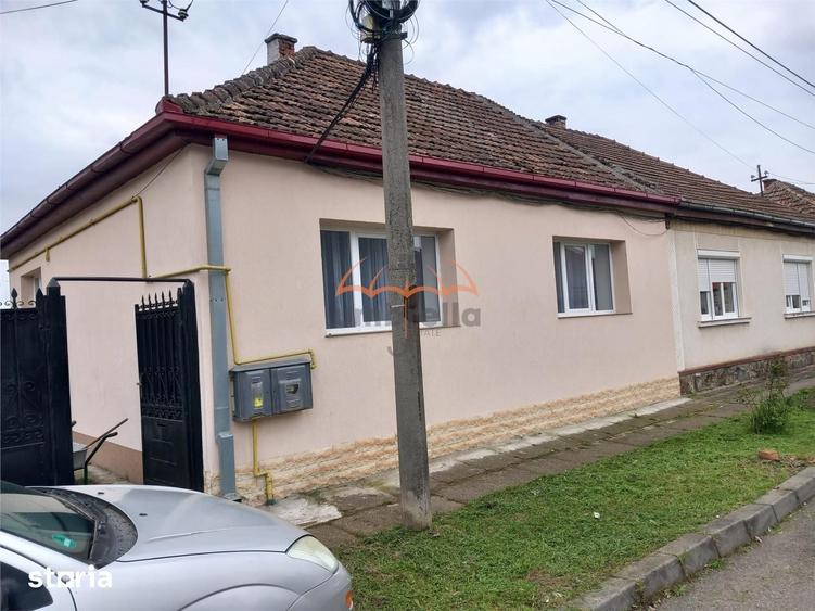 Casă cu 4 camere cu Teren 600 Mp în Titulescu