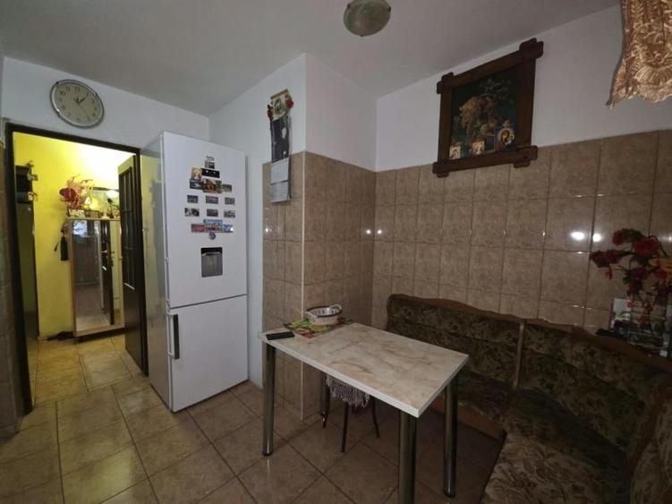 Apartament cu 4 camere în Drumul Taberei