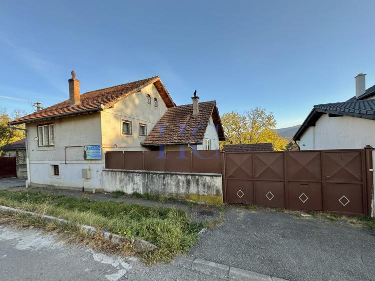 Casă individuală cu 6 camere cu Canalizare în Cisnădie