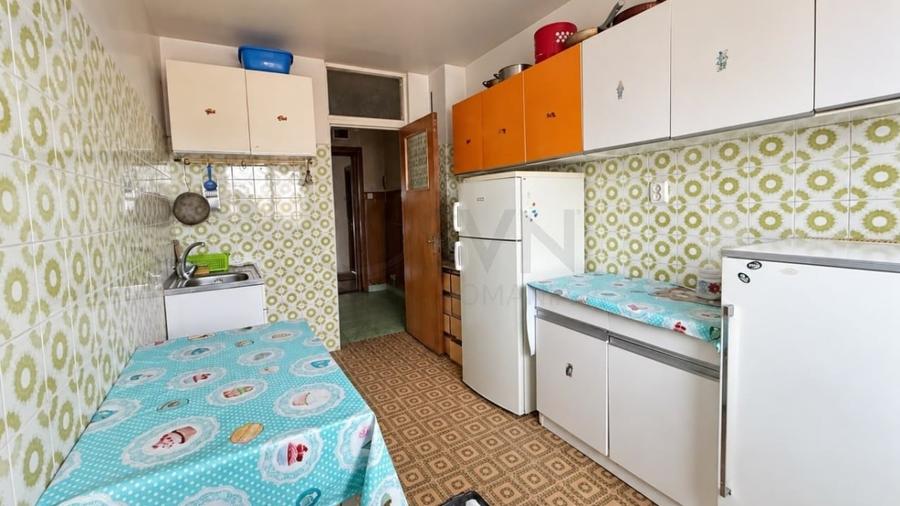 Apartament cu 3 camere semidecomandat, mobilat în Lacul Tei