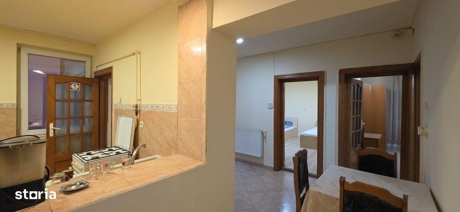 Casă cu 4 camere decomandat în Decebal