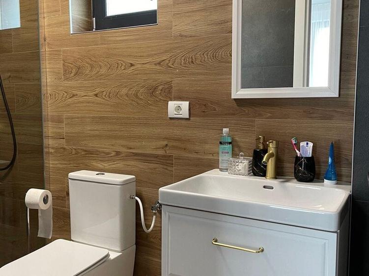 Casă cu 4 camere cu Canalizare în Central