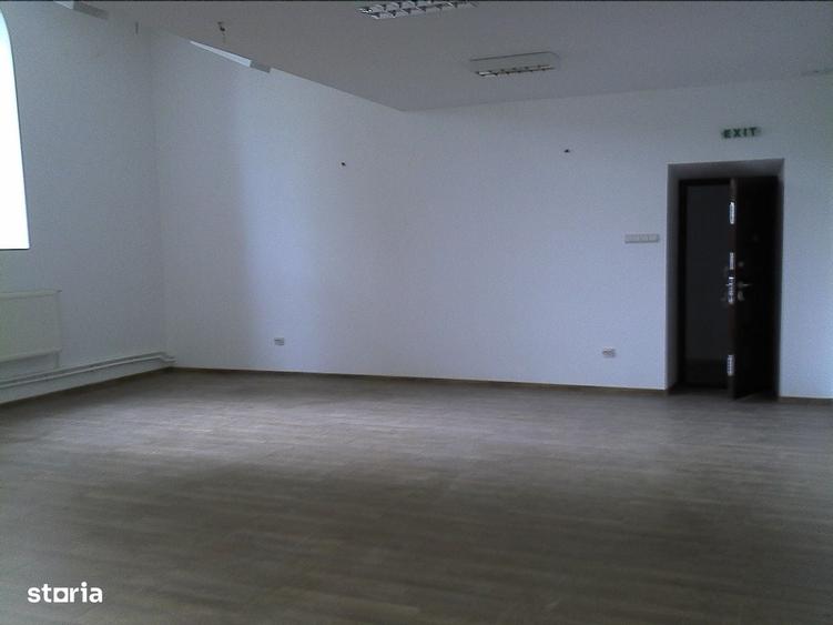 Spațiu comercial, de 450 mp, în Central