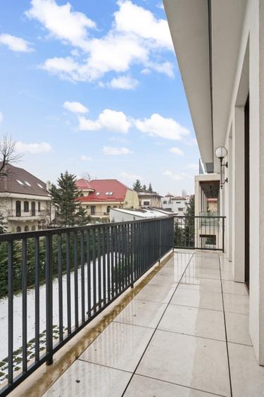 Apartament cu 4 camere decomandat în Arcul de Triumf