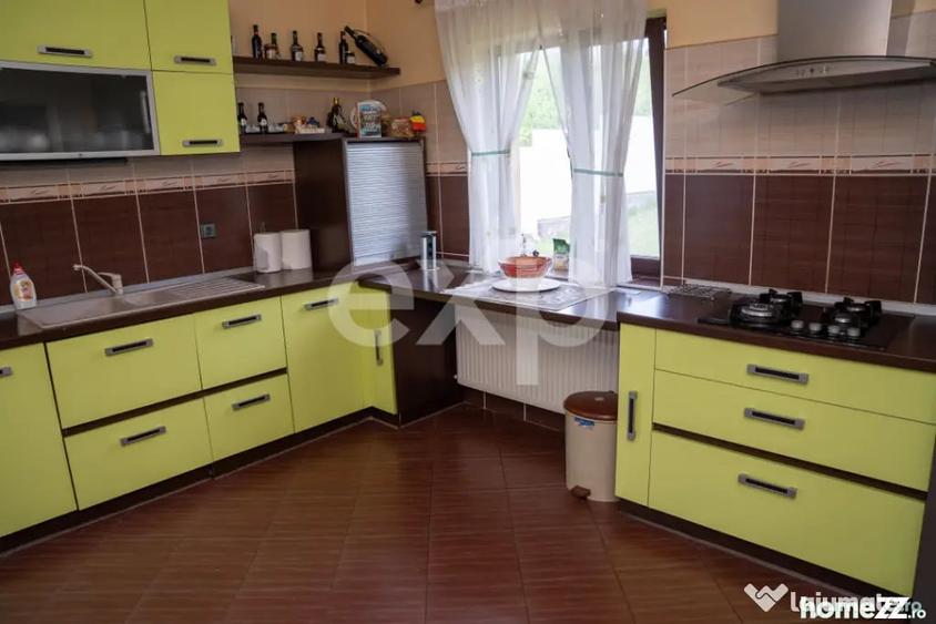 Casă cu 4 camere cu Teren 6436 Mp în Central