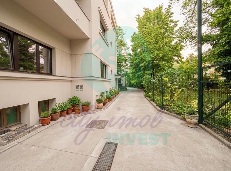 Apartament cu 4 camere decomandat în Calea Călărașilor
