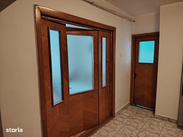 Apartament cu 3 camere, mobilat în Central