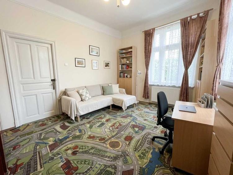 Apartament cu 3 camere semidecomandat în Romană