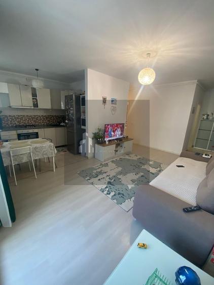 Apartament cu 3 camere semidecomandat, mobilat în Metalurgiei