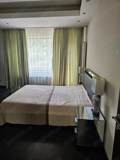 Casă cu 6 camere cu Teren 1250 Mp în Central