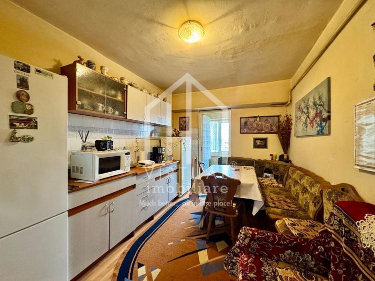 Apartament cu 4 camere decomandat în Turnișor