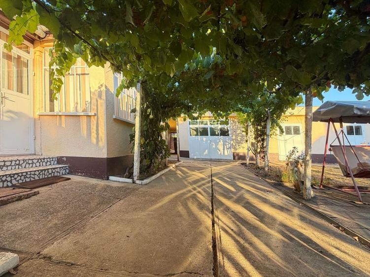 Casă individuală cu 4 camere cu Canalizare în Giarmata