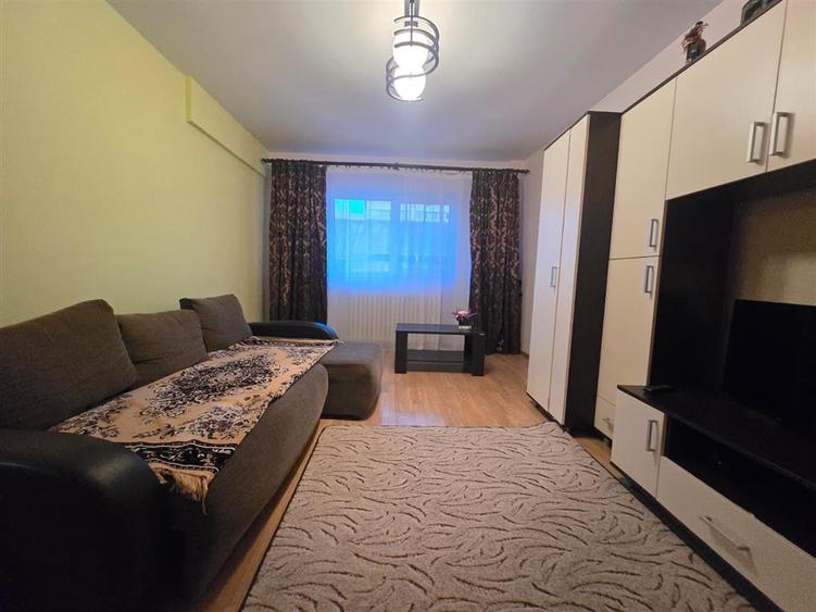 Apartament cu 3 camere decomandat în Frumoasa