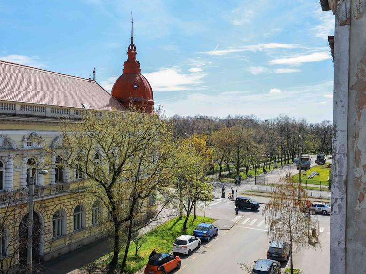 Apartament cu 2 camere decomandat în Central