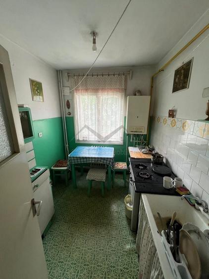 Apartament cu 4 camere semidecomandat în Podu Roș