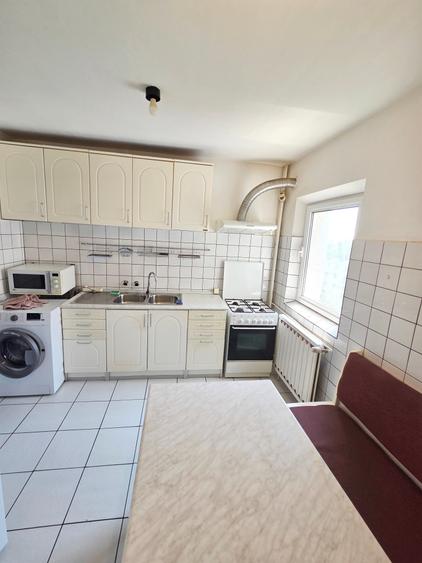 Apartament cu 3 camere decomandat, mobilat în Octavian Goga