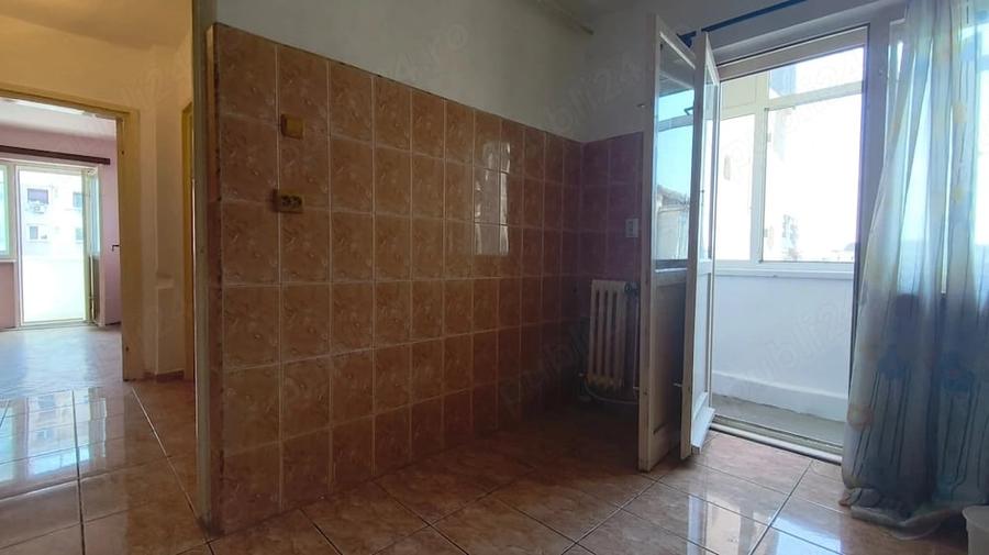 Apartament cu 4 camere semidecomandat în Piața Centrală
