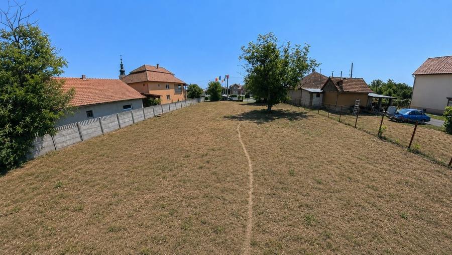 Teren Construcții intravilan de 2800 mp, în Doba