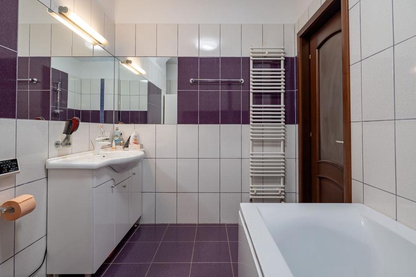 Apartament cu 3 camere decomandat, mobilat în Peninsula