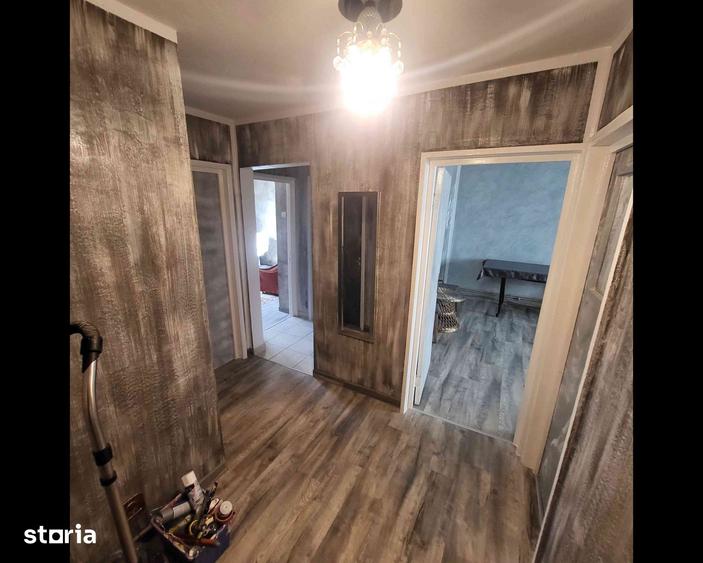 Apartament cu 3 camere decomandat în Letea