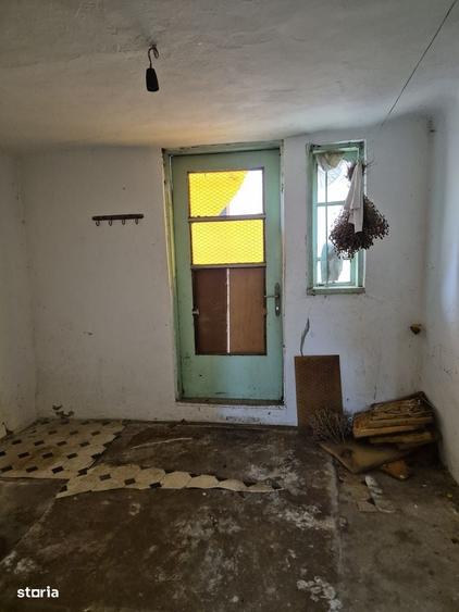 Casă cu 3 camere decomandat în Stoenești