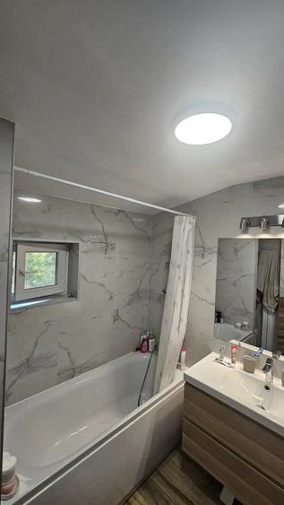 Apartament cu 4 camere decomandat în Central
