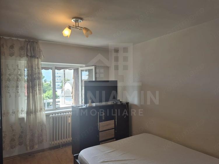 Apartament cu 3 camere decomandat în Sărari