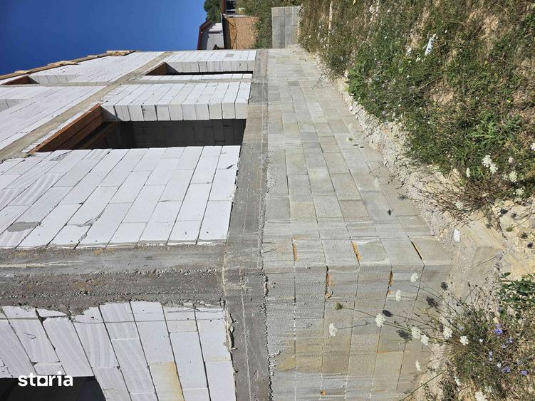 Casă cu 8 camere cu Teren 3100 Mp în Șoimuș