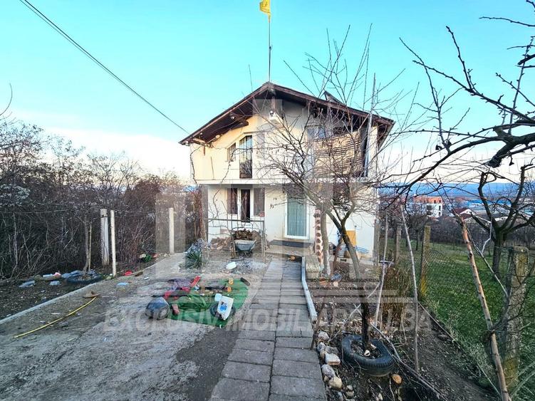 Casă individuală cu 6 camere cu Canalizare în Sud-Vest