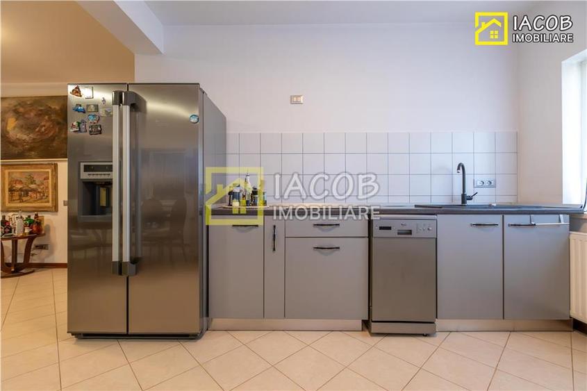 Apartament cu 4 camere decomandat, mobilat în 9 Mai
