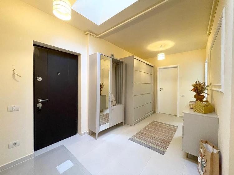 Apartament cu 2 camere semidecomandat, mobilat în Soarelui