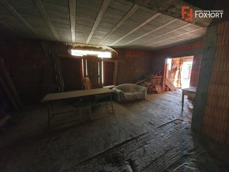 Casă individuală cu 5 camere cu Garaj în Uliuc