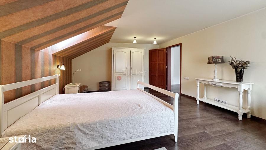 Casă cu 8 camere cu Teren 280 Mp în Central