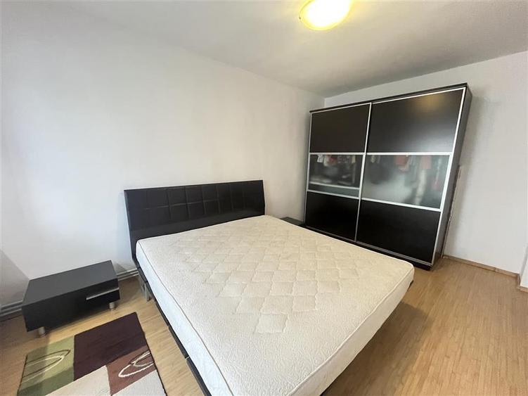 Apartament cu 3 camere decomandat, mobilat în Terezian