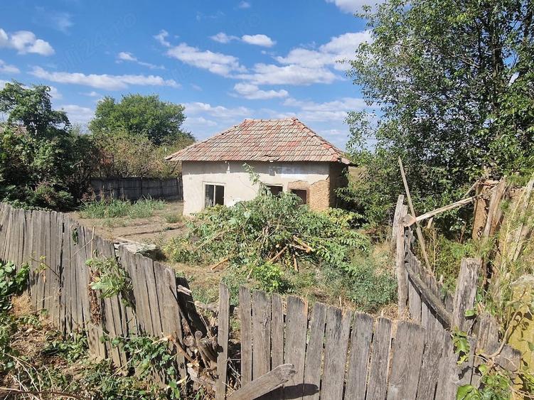 Teren de 1000 mp, în Viașu