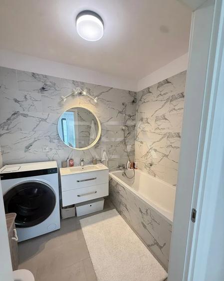 Apartament cu 3 camere semidecomandat, mobilat în Băneasa