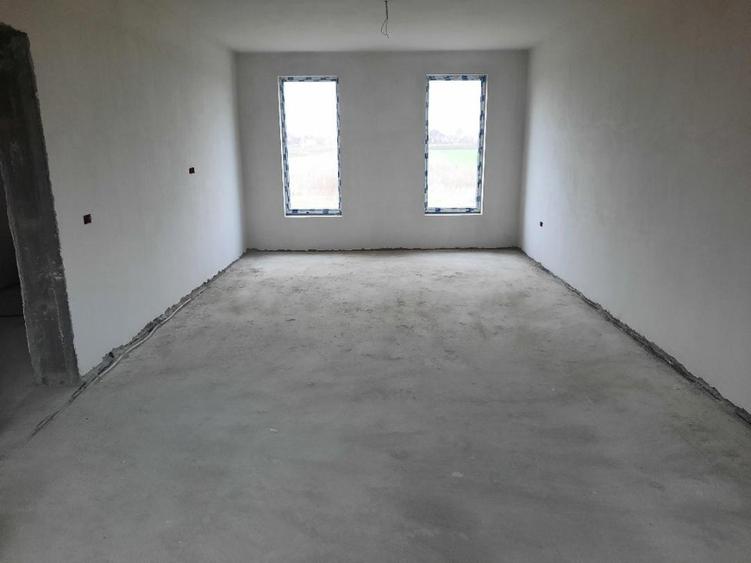 Casă individuală cu 5 camere cu Teren 550 Mp în Tărtășești