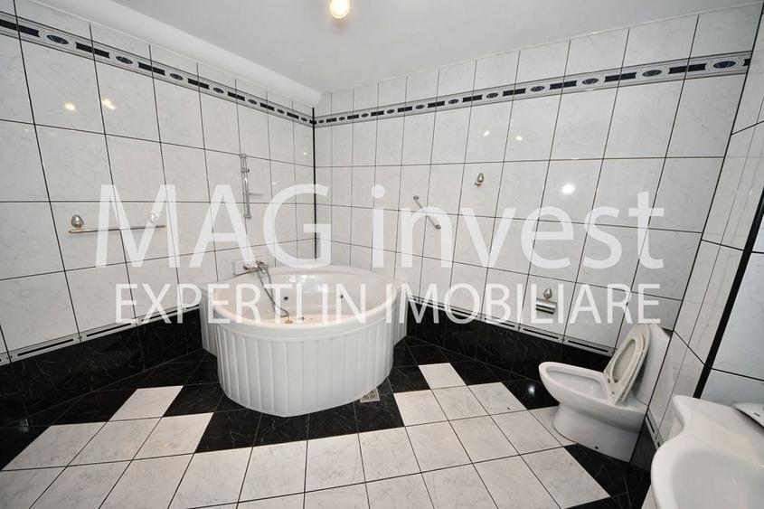 Casă cu 10 camere cu Teren 300 Mp în Mazepa 2
