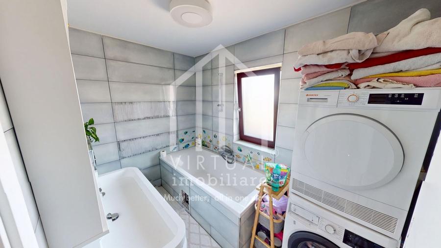 Duplex cu 5 camere cu Canalizare în Cristian